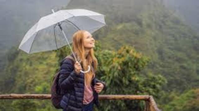 Tips Traveling Saat Musim Hujan