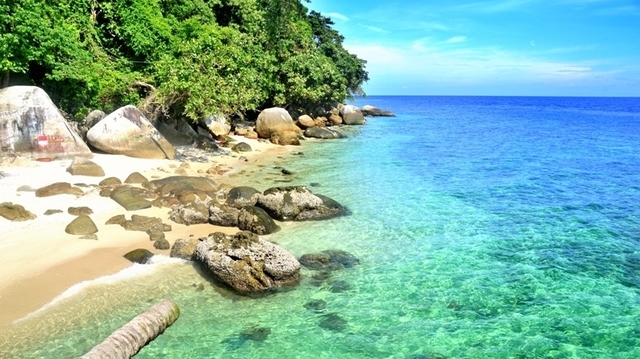 Travel Alam Bebas ke Pulau Berhala yang Menenangkan