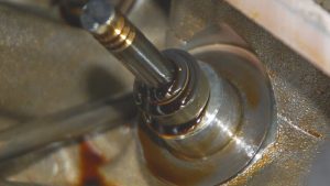 Tanda Seal Klep Bocor: Penyebab Busi Basah dan Berasap